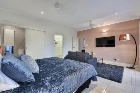 Luxury Darwin City Lights Jacuzzi Central Location Large House New Furnishings - Accommodation Kalgoorlie 2