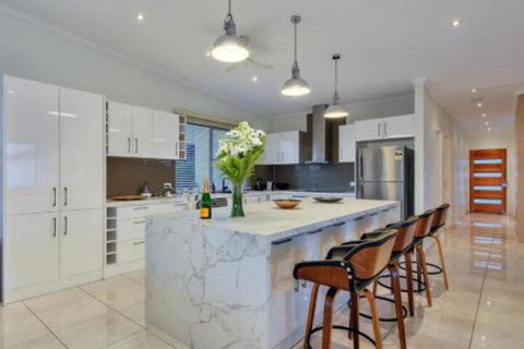 Luxury Darwin City Lights Jacuzzi Central Location Large House New Furnishings - Accommodation Kalgoorlie 3