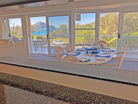3 Albacore 12 Ondine Close Waterfront Pool Lift & Views - Accommodation Kalgoorlie 5