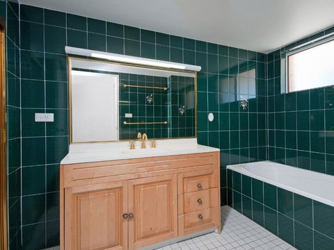 3 Albacore 12 Ondine Close Waterfront Pool Lift & Views - Accommodation Kalgoorlie 1
