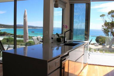 BEACHHOUSE BINALONG Luxury Waterfront Holiday House At Bay Of Fires - Accommodation Kalgoorlie 4
