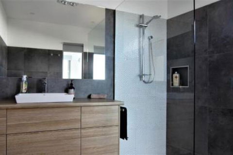 BEACHHOUSE BINALONG Luxury Waterfront Holiday House At Bay Of Fires - Accommodation Kalgoorlie 1