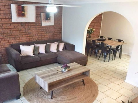 2 / 10 Catalina Close Walk To Shoal Bay Beach - Accommodation Kalgoorlie 1