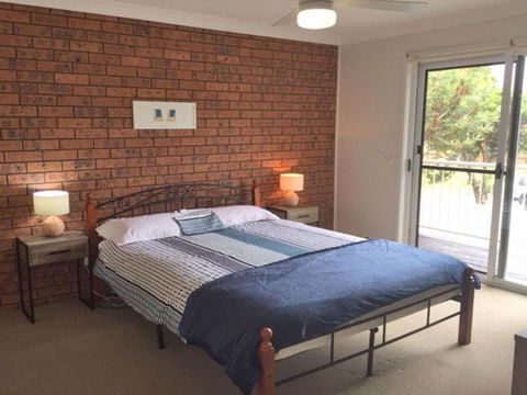 2 / 10 Catalina Close Walk To Shoal Bay Beach - Accommodation Kalgoorlie 2