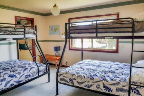 GUMS & ROSES Family Home In The Heart Of Town. - Accommodation Kalgoorlie 1