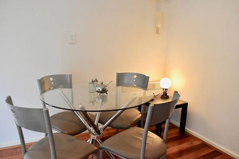 Cosy 1 Bedroom Apartment In Trendy Northcote - Accommodation Kalgoorlie 6