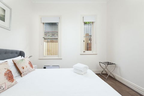 Stunning Sydney Home 2 - Accommodation Kalgoorlie 6