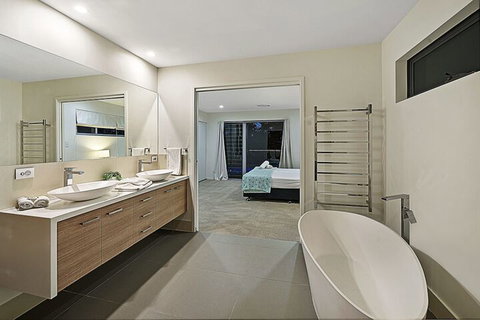 Just In Paradise Waterfront 5 Bedroom Deluxe House Central Broadbeach Location - Accommodation Kalgoorlie 7