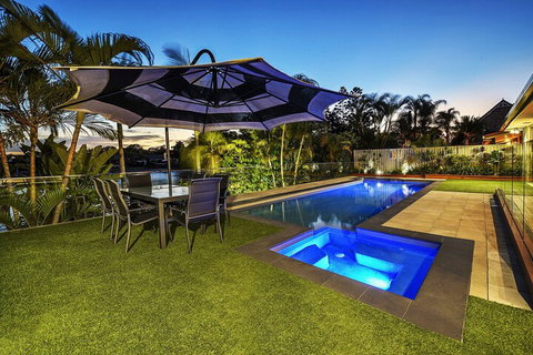 Just In Paradise Waterfront 5 Bedroom Deluxe House Central Broadbeach Location - Accommodation Kalgoorlie 2