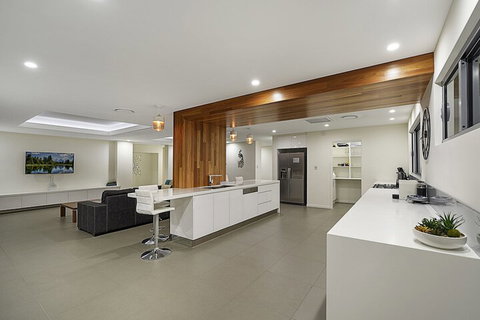 Just In Paradise Waterfront 5 Bedroom Deluxe House Central Broadbeach Location - Accommodation Kalgoorlie 3