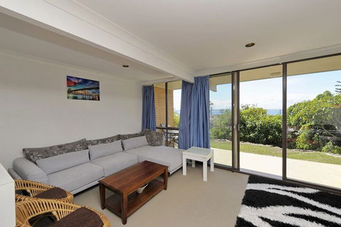 The Crest Unit 5 / 6 8 Tomaree Road - Accommodation Kalgoorlie 1