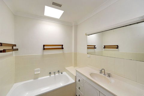 The Crest Unit 5 / 6 8 Tomaree Road - Accommodation Kalgoorlie 2