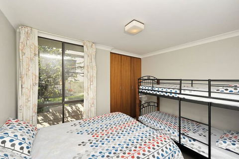 The Crest Unit 5 / 6 8 Tomaree Road - Accommodation Kalgoorlie 4