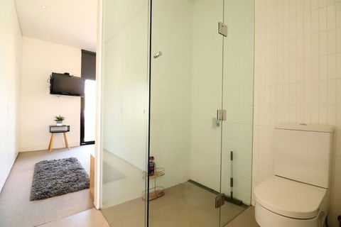 Inspired Designer Carlton North Terrace - Rejuvenate Stays - Accommodation Kalgoorlie 7