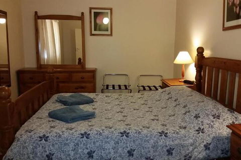 About Town Cottages - Accommodation Kalgoorlie 2