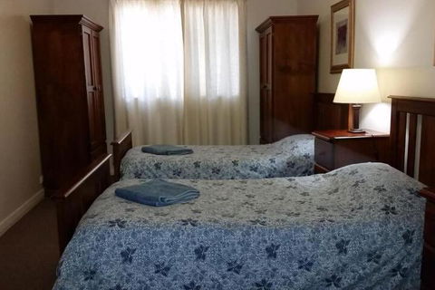 About Town Cottages - Accommodation Kalgoorlie 6