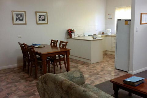 About Town Cottages - Accommodation Kalgoorlie 3