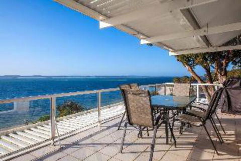 3 Bedroom House Classic View 2 / 49 Victoria Parade FREE WIFI - Accommodation Kalgoorlie 0