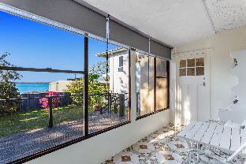 1 Bedroom House Government Road No. 102 PET FRIENDLY - Accommodation Kalgoorlie 3