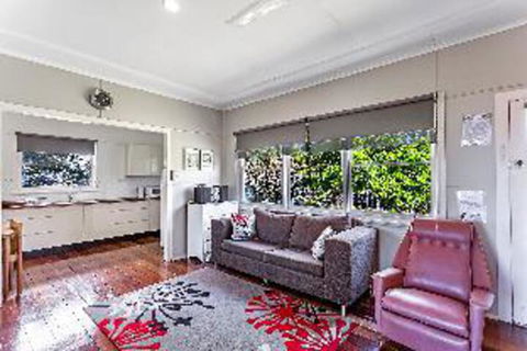 1 Bedroom House Government Road No. 102 PET FRIENDLY - Accommodation Kalgoorlie 1