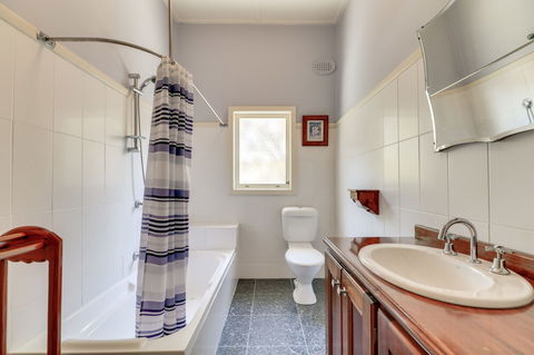 Beacon Cottage - Accommodation Kalgoorlie 5