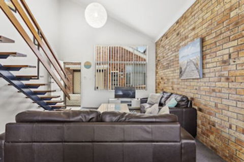 The Pines 5 / 4 Messines Street - Accommodation Kalgoorlie 0
