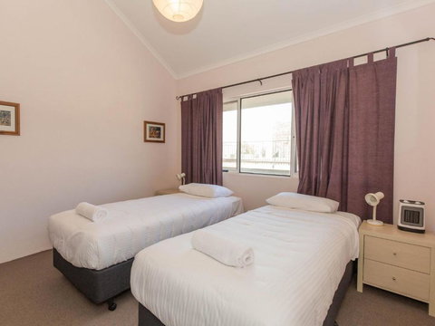 Cascades 13 / 3 Kurrajong Street - Accommodation Kalgoorlie 6