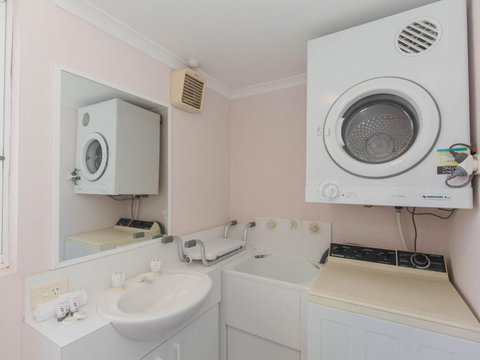 Cascades 13 / 3 Kurrajong Street - Accommodation Kalgoorlie 3