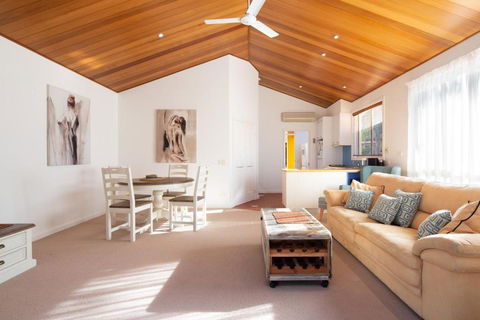 SAILS TWO INVERLOCH - Accommodation Kalgoorlie 3