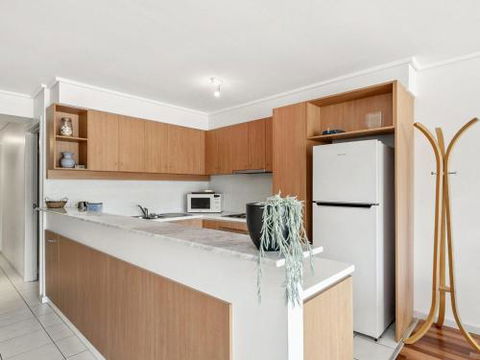 APARTMENT 23 PACIFIC APARTMENTS Sit On The Deck & Soak In The View - Accommodation Kalgoorlie 3