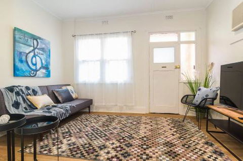 Minutes From The Beach Shops & Parks! Free Wifi Nespresso Netflix - Accommodation Kalgoorlie 2