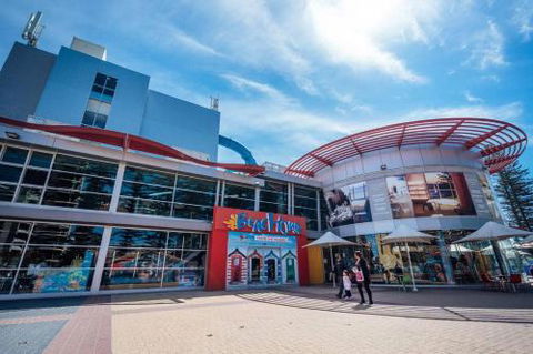 Minutes From The Beach Shops & Parks! Free Wifi Nespresso Netflix - Accommodation Kalgoorlie 6