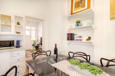 Minutes From The Beach Shops & Parks! Free Wifi Nespresso Netflix - Accommodation Kalgoorlie 1