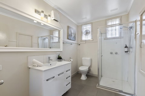 The Gazebo Place - Spacious 4 Bedroom Near Murray River - Accommodation Kalgoorlie 4
