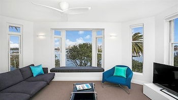 Modern Apartment With Sydneys Finest Views CP308 - Accommodation Kalgoorlie 6