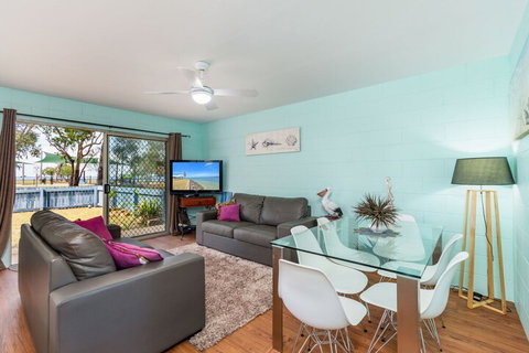 Charm & Comfort In This Ground Floor Unit With Water Views! Welsby Pde Bongaree - Accommodation Kalgoorlie 4