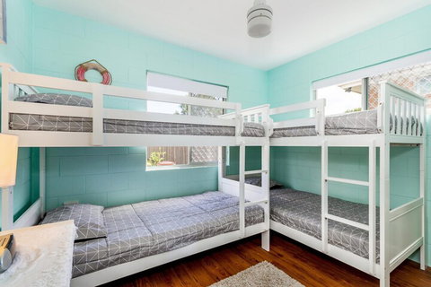 Charm & Comfort In This Ground Floor Unit With Water Views! Welsby Pde Bongaree - Accommodation Kalgoorlie 7