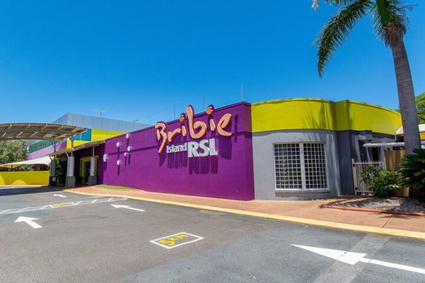 Charm & Comfort In This Ground Floor Unit With Water Views! Welsby Pde Bongaree - Accommodation Kalgoorlie 1