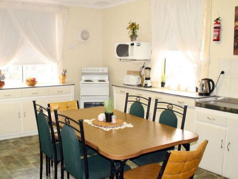 Squatters Cottage - Accommodation Kalgoorlie 6