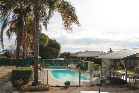 Lone Pine Motel - Corowa - Accommodation Kalgoorlie 2