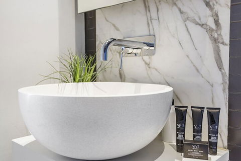 LAURENT Views Of MCG & Yarra River + Fed Square - Accommodation Kalgoorlie 2