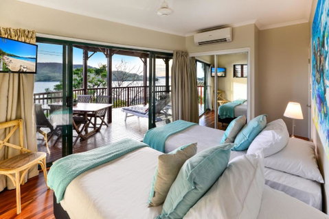 NEWLY BEAUTFULLY RENOVATED 16 The Casuarina 3 Bedroom House With 180 Degree Ocean Views - Accommodation Kalgoorlie 3