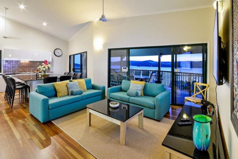 NEWLY BEAUTFULLY RENOVATED 16 The Casuarina 3 Bedroom House With 180 Degree Ocean Views - Accommodation Kalgoorlie 6