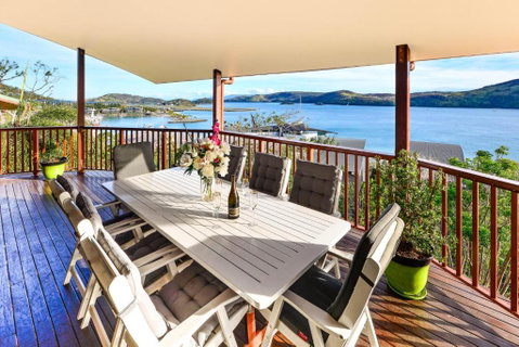 NEWLY BEAUTFULLY RENOVATED 16 The Casuarina 3 Bedroom House With 180 Degree Ocean Views - Accommodation Kalgoorlie 2