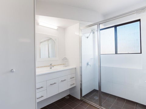 10 Intrepid 3 Intrepid Close Water Views Over Shoal Bay Beach - Accommodation Kalgoorlie 4