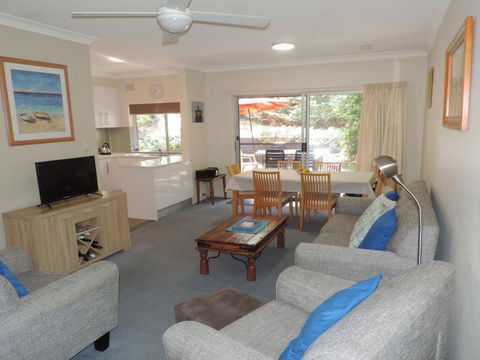 3 Adriana 83 Ronald Avenue Unit With A Backyard - Accommodation Kalgoorlie 1
