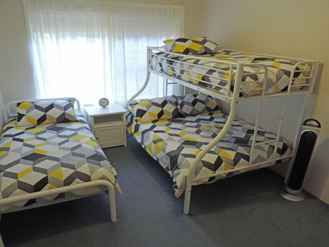 3 Adriana 83 Ronald Avenue Unit With A Backyard - Accommodation Kalgoorlie 4