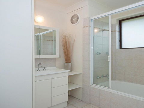 11 Promenade 8 Intrepid Close Air Conditioned Unit With Beautiful Water Views - Accommodation Kalgoorlie 3