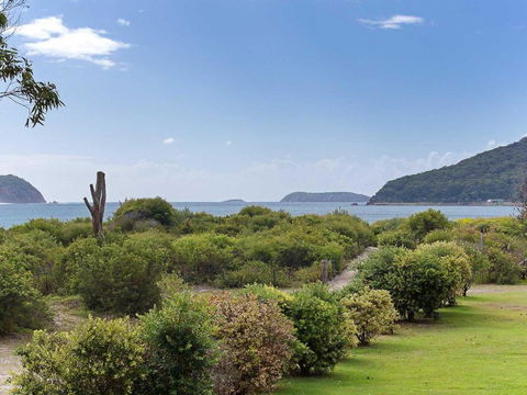 1 Intrepid 3 Intrepid Close Amazing Views Of Shoal Bay Only 100m From The Beach - Accommodation Kalgoorlie 3