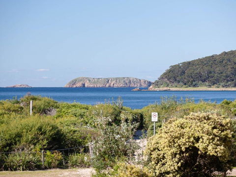 1 Intrepid 3 Intrepid Close Amazing Views Of Shoal Bay Only 100m From The Beach - Accommodation Kalgoorlie 2